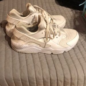 White Nike Huaraches